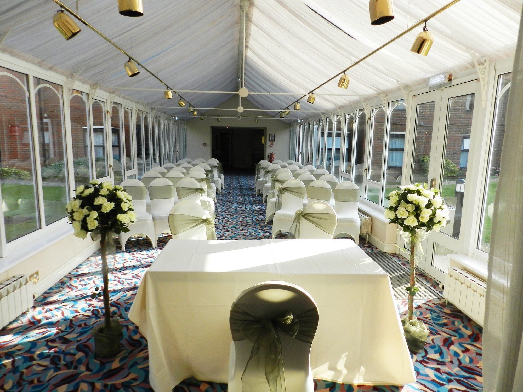 Hogs Back Hotel & Spa Nr Farnham Servis gambar