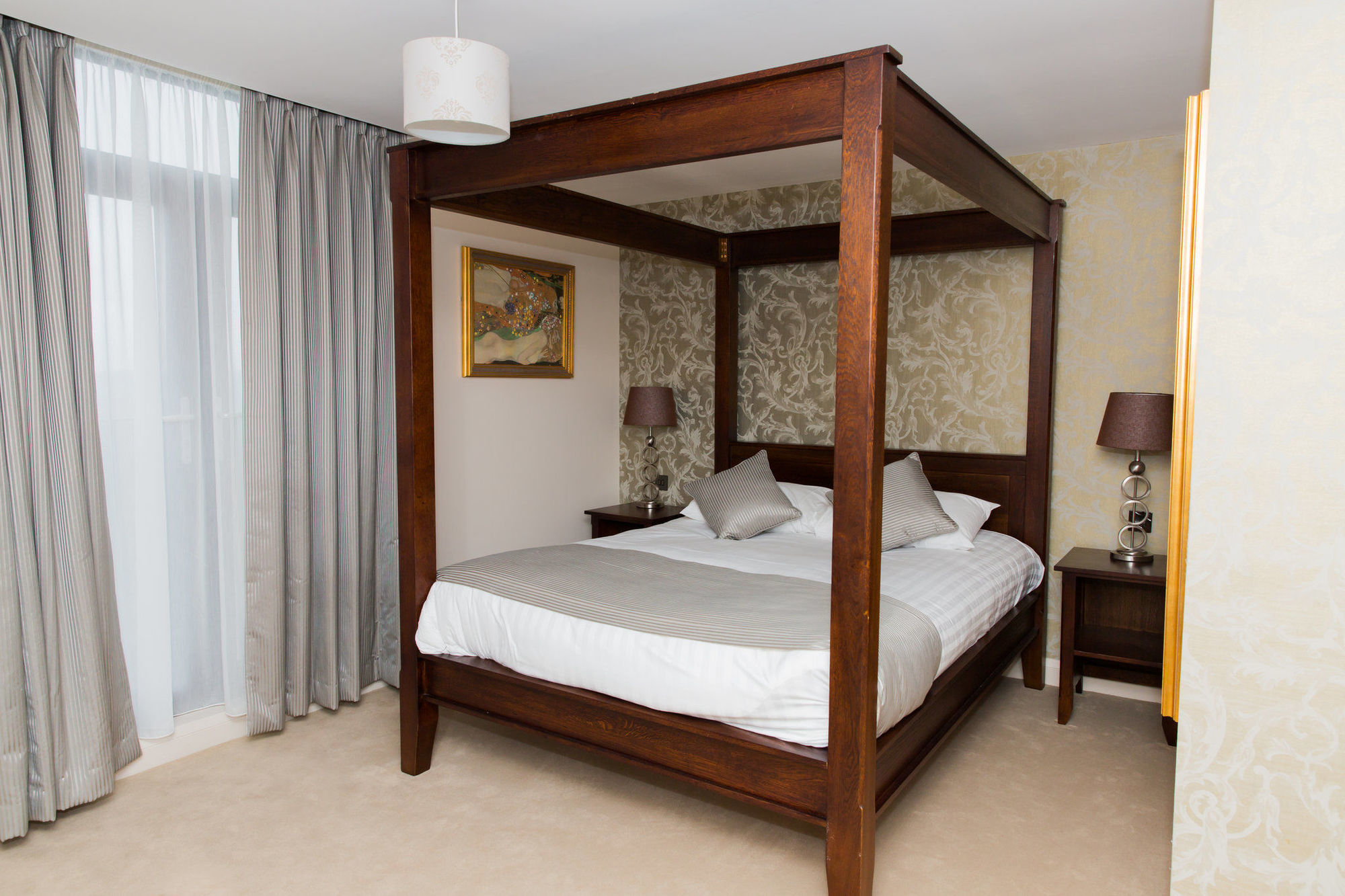 Hogs Back Hotel & Spa Nr Farnham Servis gambar